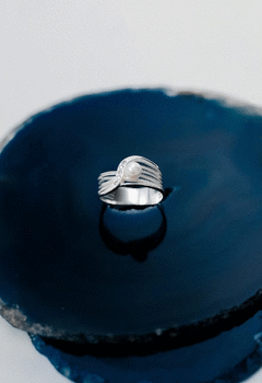ANEL LINHAS COM ZIRCÔNIAS E PÉROLA
