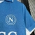 Camisa Napoli 24/25: O manto celeste com design exclusivo e cheio de orgulho napolitano! Mostre sua paixão pelo Napoli. Garanta já a sua