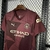Camisa Manchester City 24/25: O manto celeste com design inovador e cheio de estilo! Mostre sua paixão pelos Citizens. Garanta já a sua!