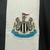 Camisa Newcastle 24/25: O manto alvinegro com design imponente e cheio de tradição! Mostre sua paixão pelos Magpies. Garanta já a sua!