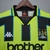 Se você é apaixonado pelo Manchester City e curte um estilo clássico, a camisa Retrô do City é a peça que faltava no seu guarda-roupa! Com design inspirado nas grandes conquistas do clube, ela traz todo o legado dos Citizens de uma forma única e elegante.