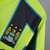Se você é apaixonado pelo Manchester City e curte um estilo clássico, a camisa Retrô do City é a peça que faltava no seu guarda-roupa! Com design inspirado nas grandes conquistas do clube, ela traz todo o legado dos Citizens de uma forma única e elegante.