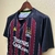 Se você é apaixonado pelo Manchester City e curte um estilo clássico, a camisa Retrô do City é a peça que faltava no seu guarda-roupa! Com design inspirado nas grandes conquistas do clube, ela traz todo o legado dos Citizens de uma forma única e elegante.