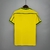 Você é fã da seleção brasileira e do estilo vintage? A camisa do Brasil Retrô é perfeita para você! Com o design clássico que remete aos grandes momentos do futebol brasileiro, ela traz toda a tradição e paixão pela nossa seleção. Seja parte dessa históri