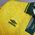 Você é fã da seleção brasileira e do estilo vintage? A camisa do Brasil Retrô é perfeita para você! Com o design clássico que remete aos grandes momentos do futebol brasileiro, ela traz toda a tradição e paixão pela nossa seleção. Seja parte dessa históri