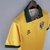 Você é fã da seleção brasileira e do estilo vintage? A camisa do Brasil Retrô é perfeita para você! Com o design clássico que remete aos grandes momentos do futebol brasileiro, ela traz toda a tradição e paixão pela nossa seleção. Seja parte dessa históri