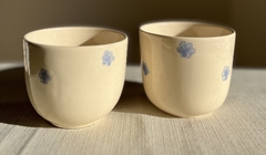 2 Tazas sin asa diseño flor en internet