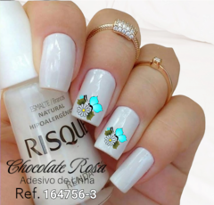 Adesivo de Unha Borboleta com flor azul com pedraria