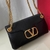 BOLSA VALENTINO GARAVANI STUD SIGN na internet
