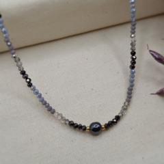 Colar Choker Cristais e Hematita, banhado a Ouro na internet