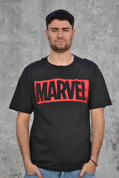 Remera Marvel Logo Negra