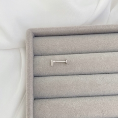 Piercing de Prata Triângulo Vazado Cravejado - comprar online