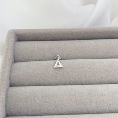 Piercing de Prata Triângulo Vazado Cravejado