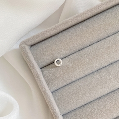 Piercing de Prata Círculo Vazado Cravejado