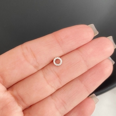 Piercing de Prata Círculo Vazado Cravejado na internet