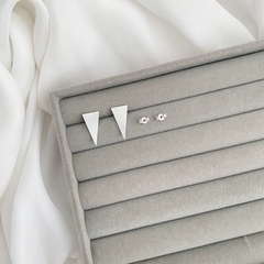 Brinco de Prata Triângulo Liso na internet