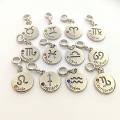 berloque signos com frases e pedra da cor do signo - comprar online