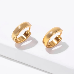 par de argola abaulada foljeada ouro 18k