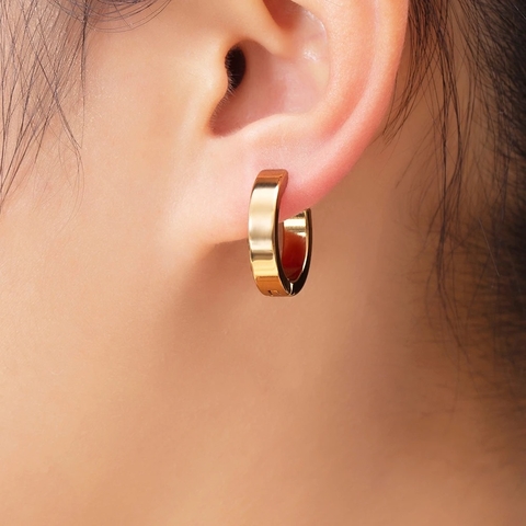 par de argola abaulada foljeada ouro 18k