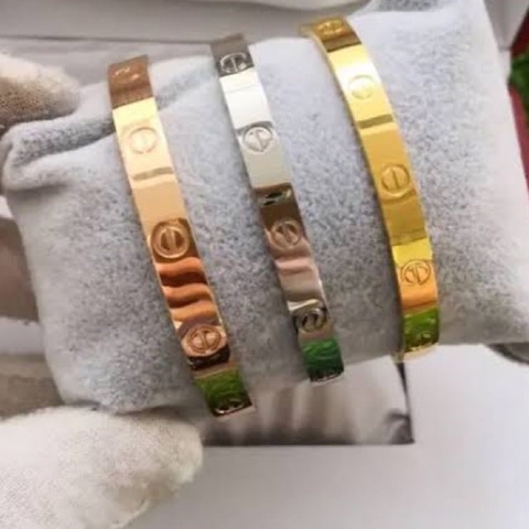 bracelete pulseira Cartier Love fechamento de trava