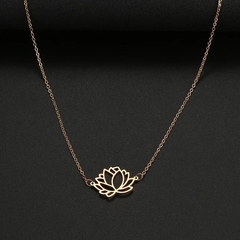 colar semi joia flor de lótus anti alérgico - berloque da nina