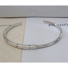 Imagem do bracelete Pandora rígido signature