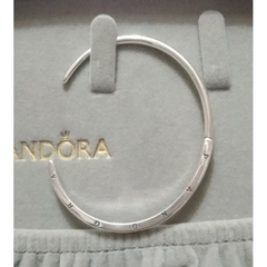bracelete Pandora rígido signature na internet