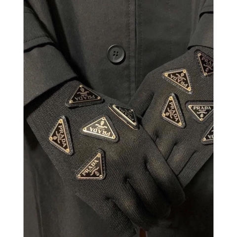 broche prada metal couro branco ou preto