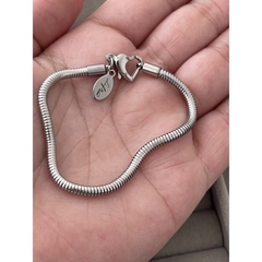pulseira bracelete berloque aço inoxidável fecho coração vivara - berloque da nina