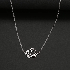 colar semi joia flor de lótus anti alérgico na internet