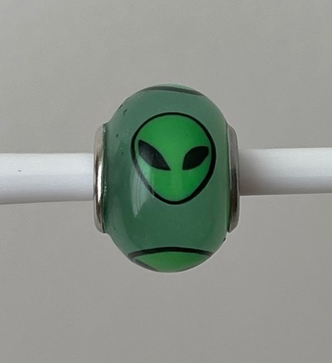 berloque charm et / ovni que brilha no escuro