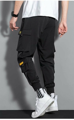 Calça Cargo Masculina Preta Bolsos Laterais - comprar online