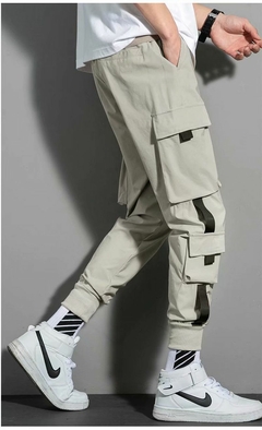 Calça Cargo Masculina Preta Bolsos Laterais na internet