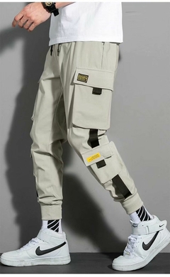 Calça Cargo Masculina Preta Bolsos Laterais na internet