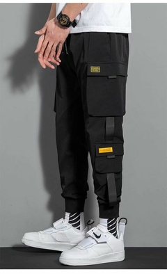 Calça Cargo Masculina Preta Bolsos Laterais na internet