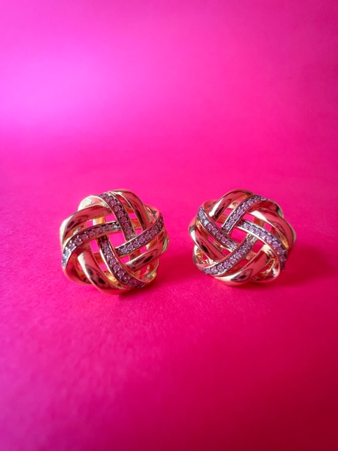 Brinco de malha trançada