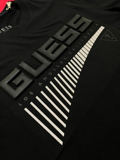 playera guess. en internet