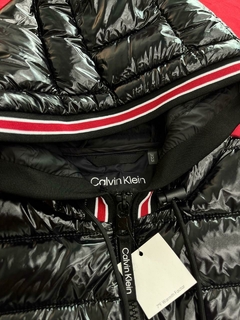 chamarra calvin klein. en internet