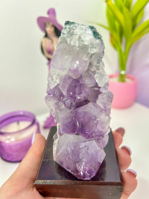 Drusa de Ametista na base de madeira 285g - Intuição, Conexão Espiritual, Calma - PEÇA ÚNICA