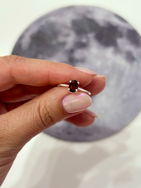 Anel Granada Prata 925 Ajustável - Ousadia, Paixão, Determinação, Força Pessoal, Vitalidade, Libido