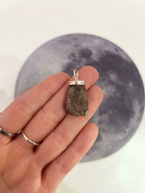 Pingente Purpurita prata 925 - Padrões Limitantes, Terapeutas, Proteção Energética