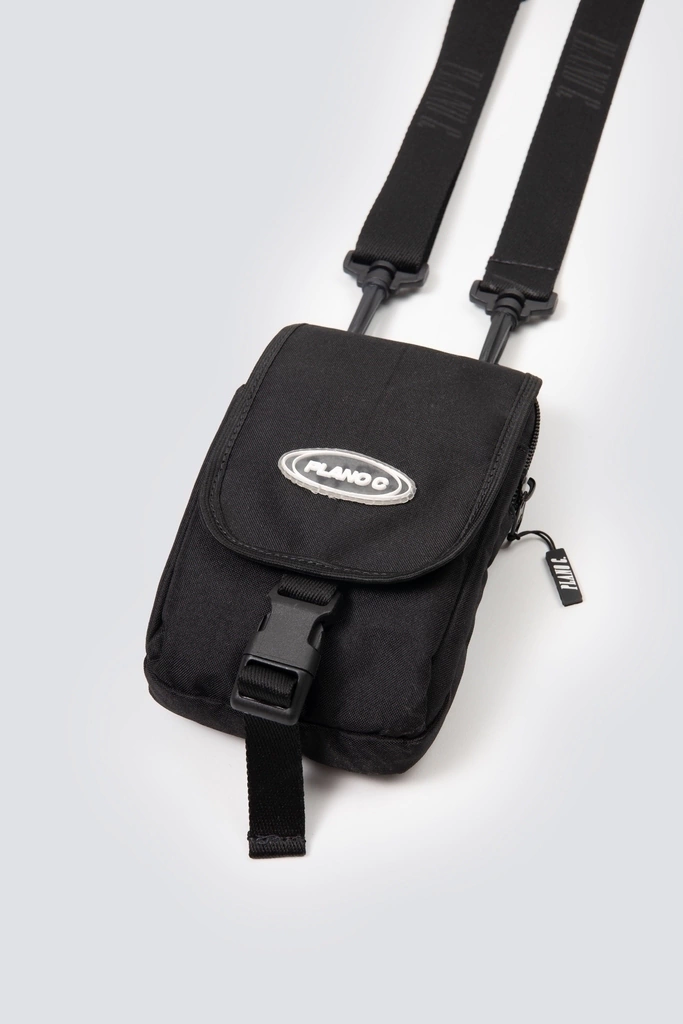 Pocket Shoulder Bag Plano C Com Tag Emborrachada - Preta