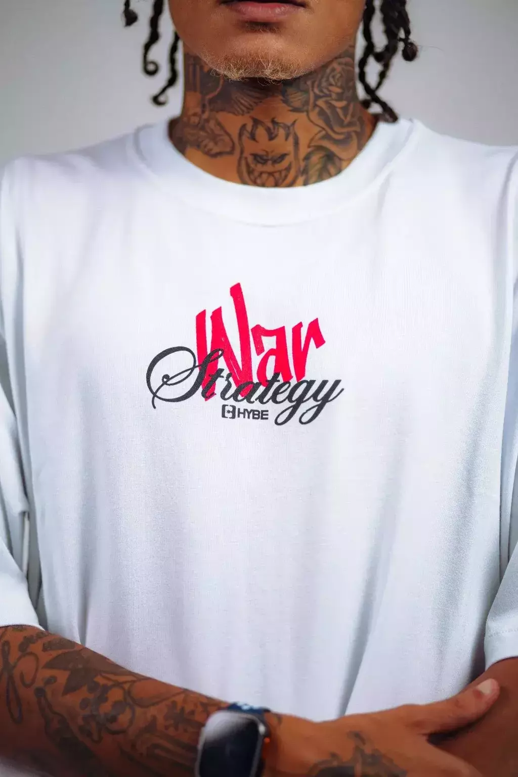 CAMISETA HYBE WAR - BRANCA