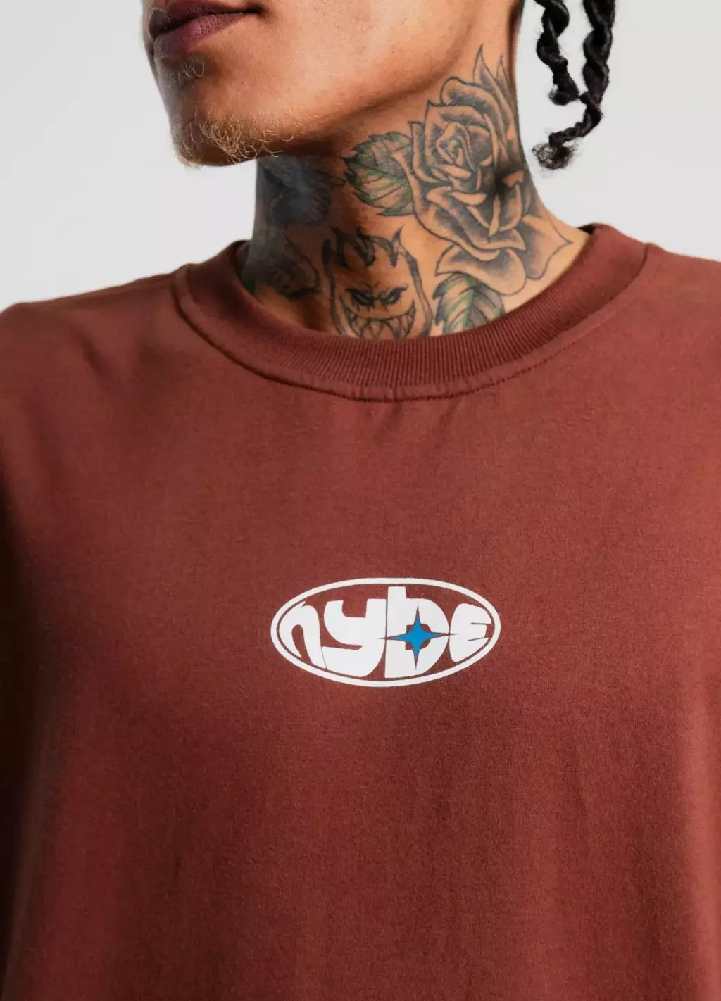 CAMISETA HYBE ASTR - MARROM