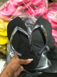 Chinelo Havaianas Bico Quadrado Grade Fechada - comprar online