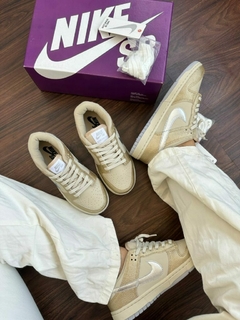 Imagem do Tênis Nike SB Dunk Ouro Light Prata Premium Feminino