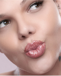 GLOSS LABIAL BRILHO INTENSO VENUS BY KAREN BACHINI na internet