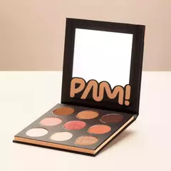 PALETA MULTIFUNCIONAL 9 CORES - CONTORNO + BLUSH + ILUMINADOR 9 NECESSÁRIOS! PAM BY PAMELLA Peso líquido: 28,8g na internet