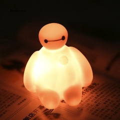 Lâmpada Noturna Fofa Animada Baymax na internet