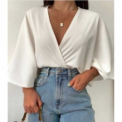 Blusa transpassada cropped feminino decote v morcego